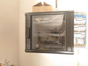 Szafka RACK instalacji internetowej dla domu (2)